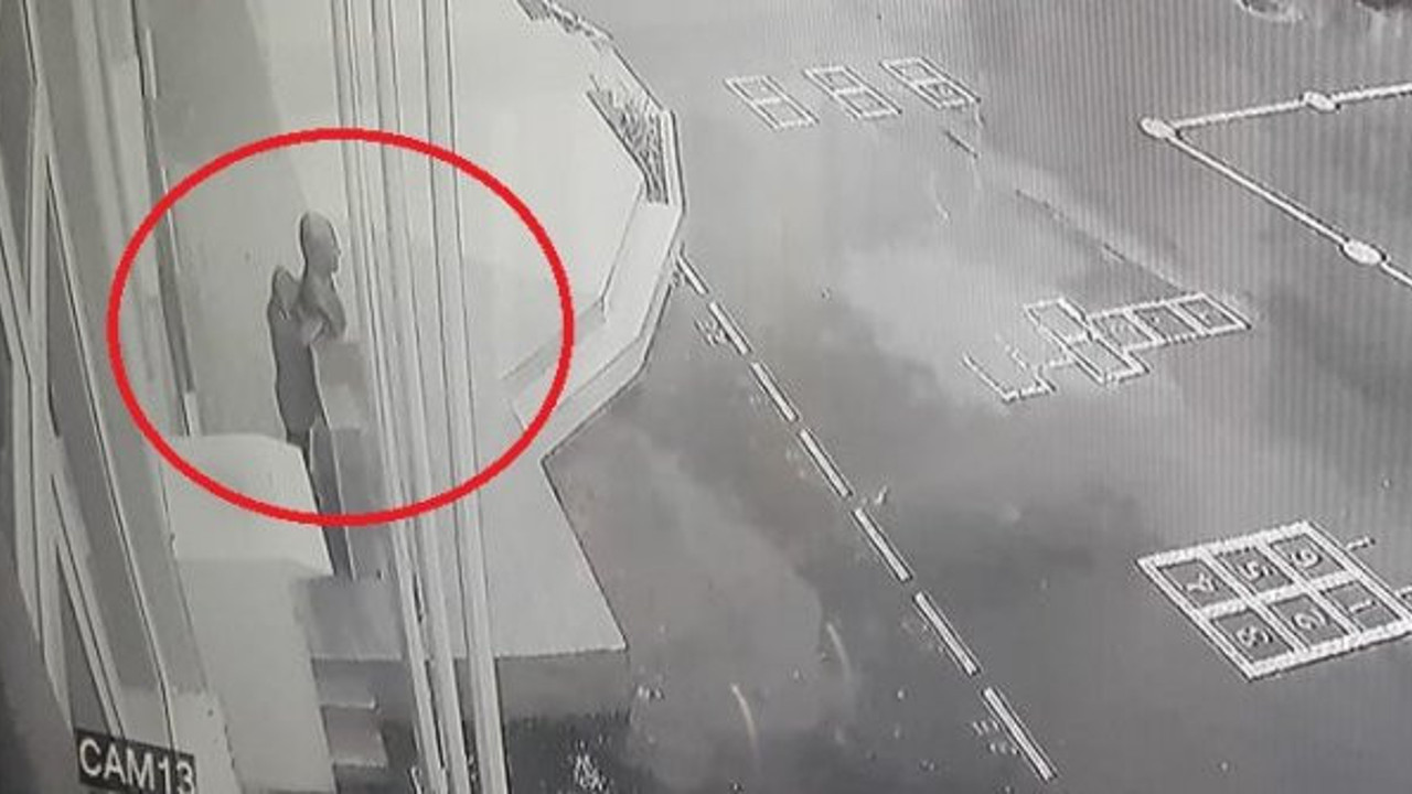 Bunu da gördük, okul bahçesinden Atatürk büstü çalındı