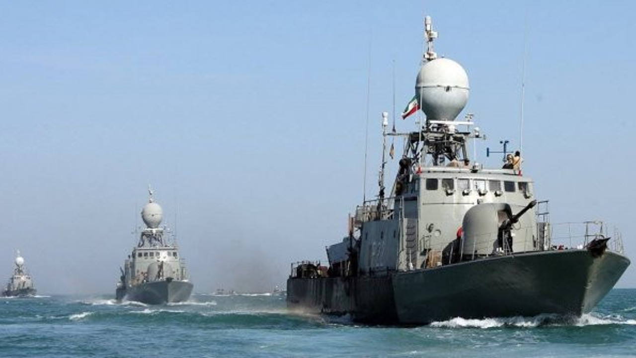 İran Ordusu tatbikatta kendi gemisini vurdu