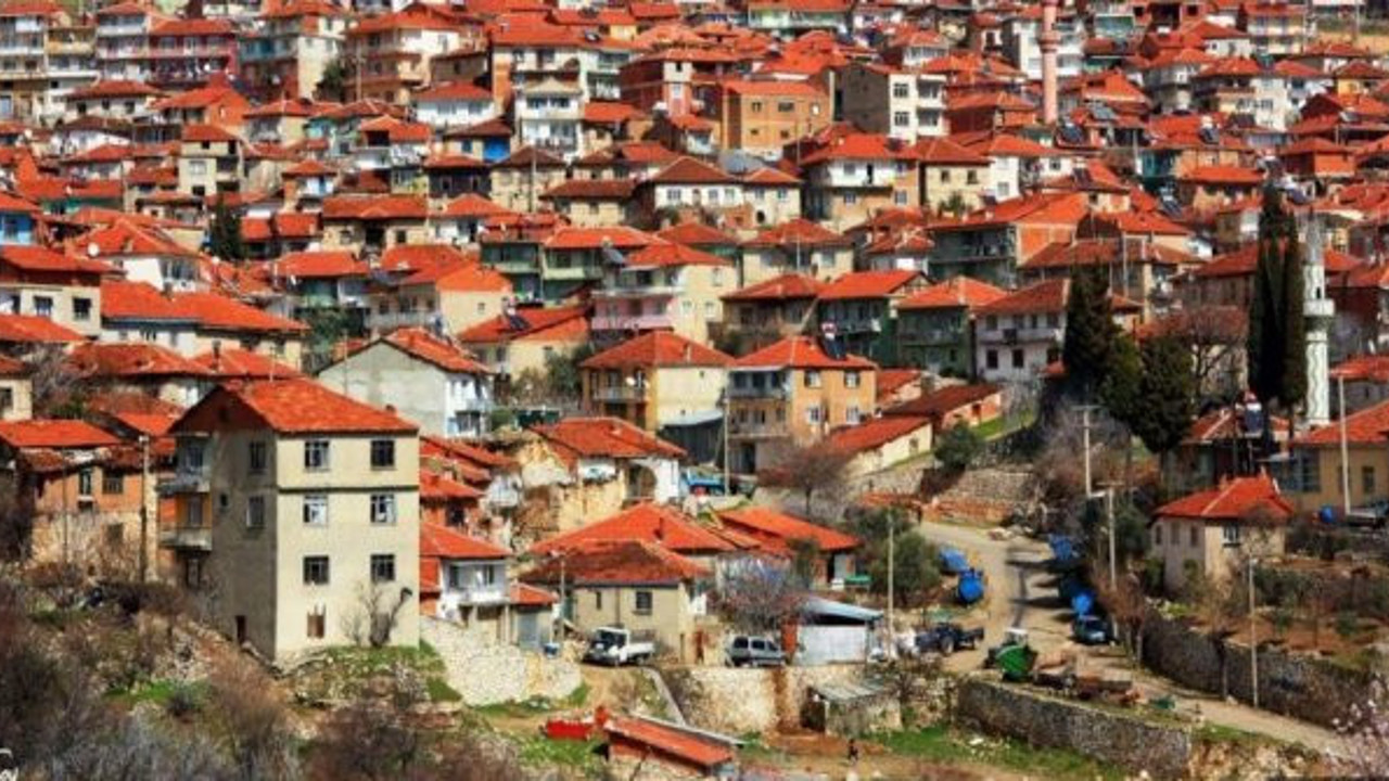 Kapanın elinde kalıyor! Zenginler virüsten kaçtı o mahallede satılık ev kalmadı