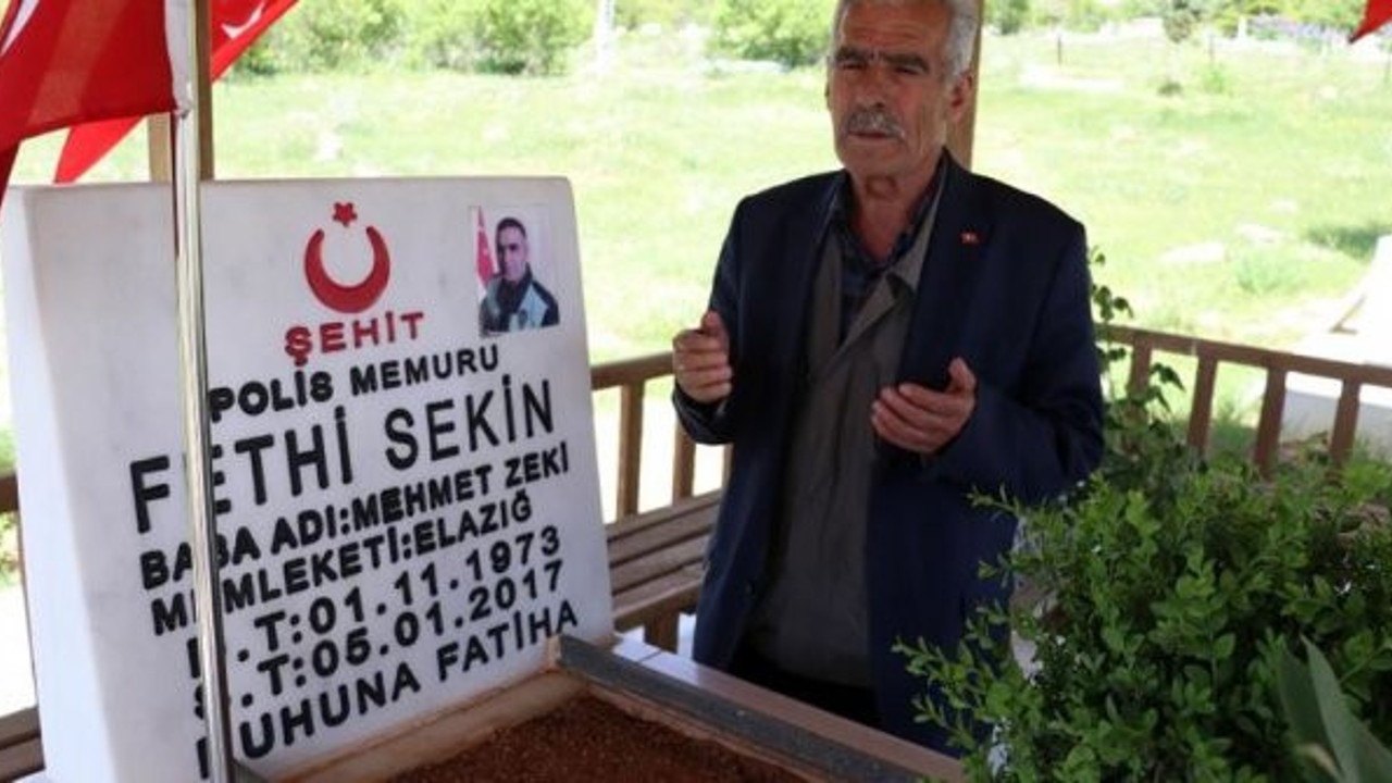 Herkes parka bahçeye giderken, sokağa çıkma izninde şehit oğluna koştu