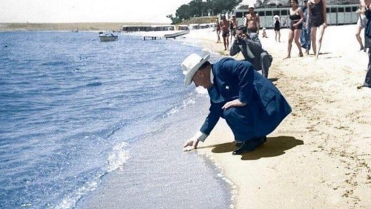 İşte Atatürk'ün büyüklüğünü anlatan fotoğraf: Bu hareketine hayran kalacaksınız