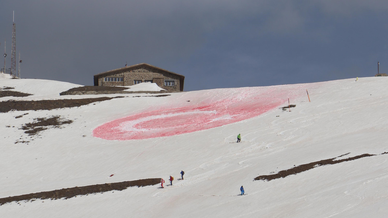 1919 metrekare Türk Bayrağı zirvede