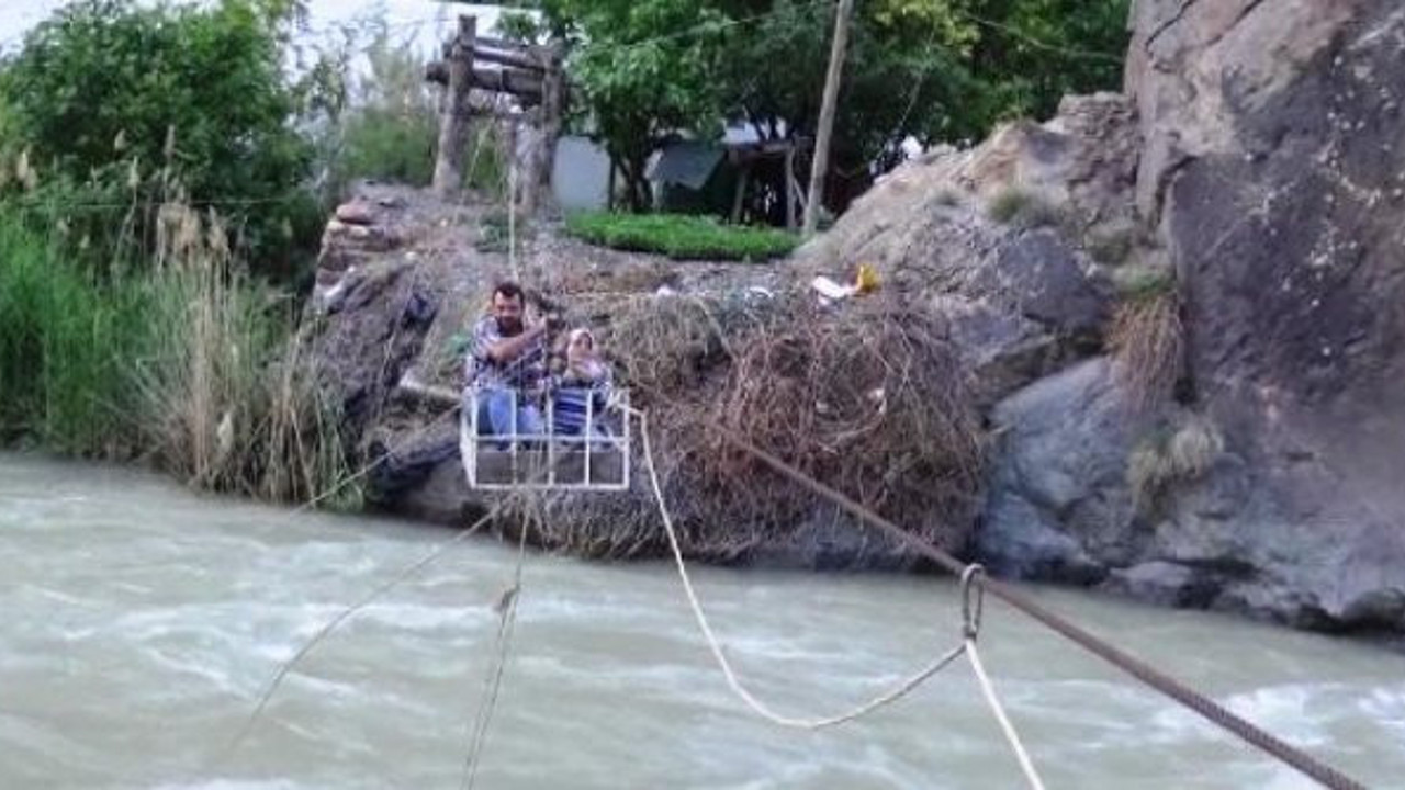 Dededen toruna teleferik sistemi hiç değişmedi: Ulaşımda çağ atladık bi Çoruh’u atlayamadık