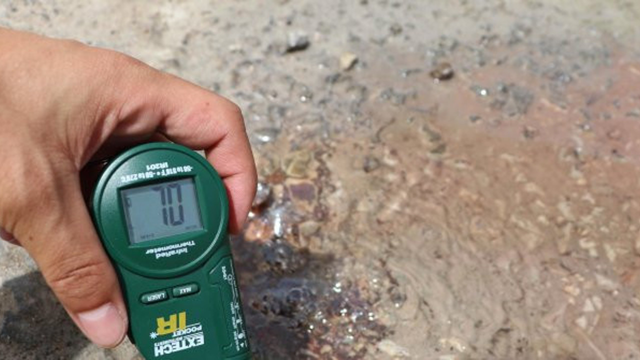 Sıcak su asfaltı deldi