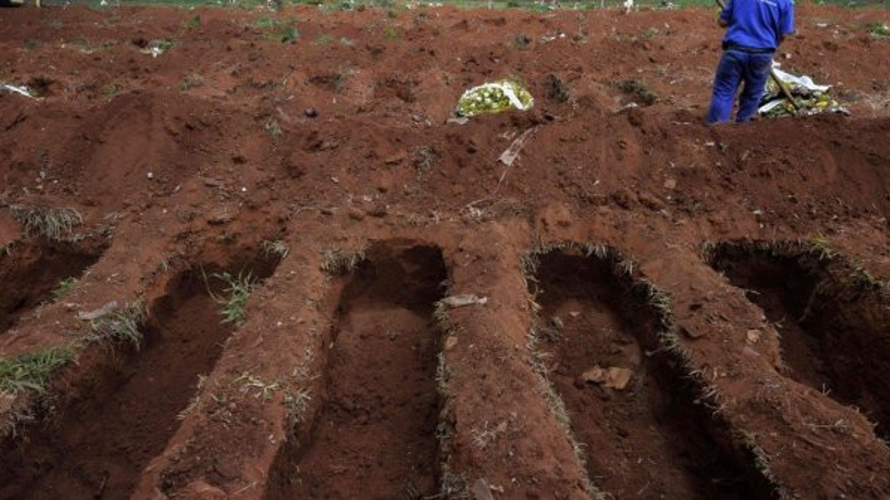 Amerika'da ölü sayısı 100 bini geçti