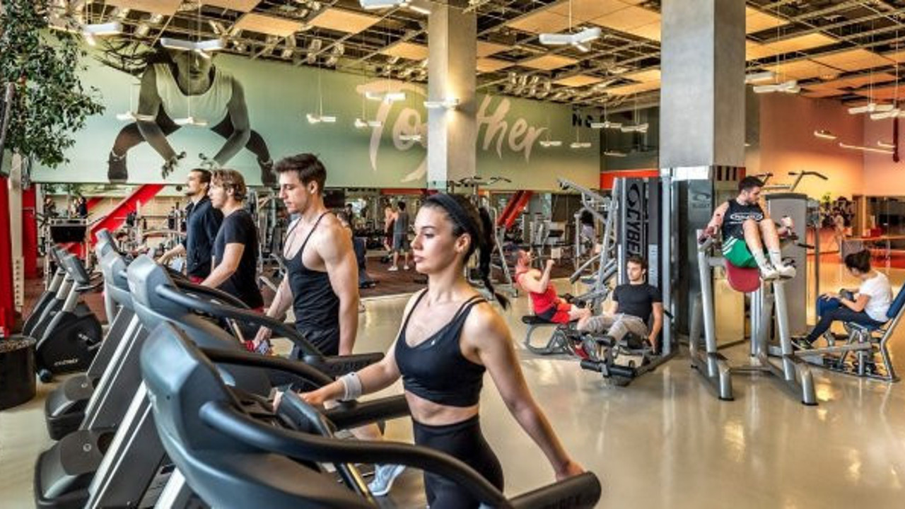 Bakan resmen duyurdu: İşte spor salonlarının açılacağı tarih