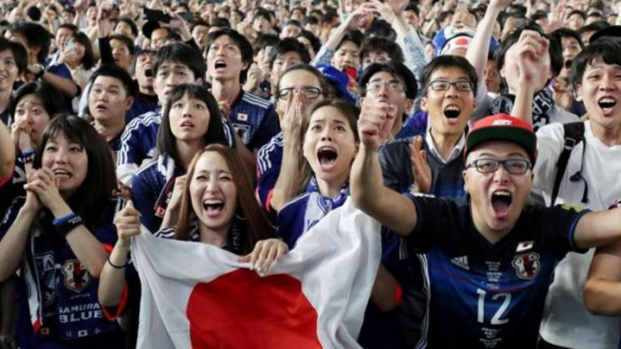 Madem korona var o zaman tezahüratlar cepten