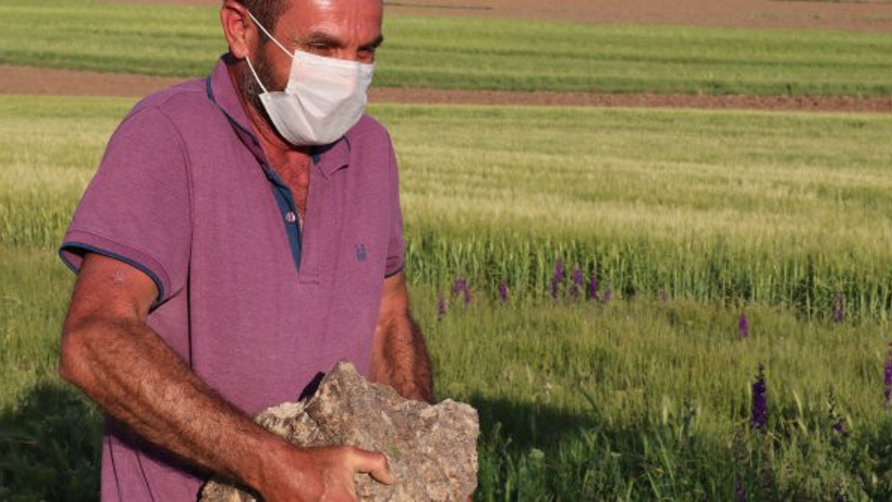 Türkiye için alarm verilmişti: Tarlasına düşen cismi 68 bin liraya satıyor