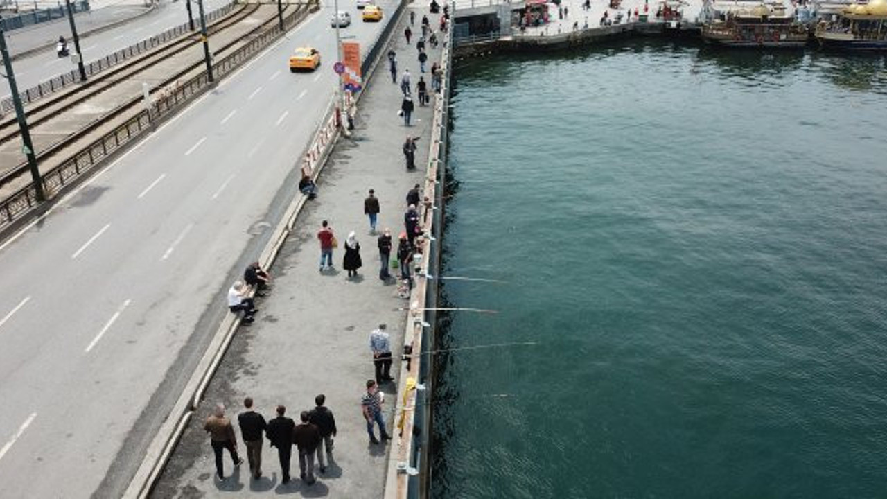 Galata Köprüsü'ne balıkçı akını