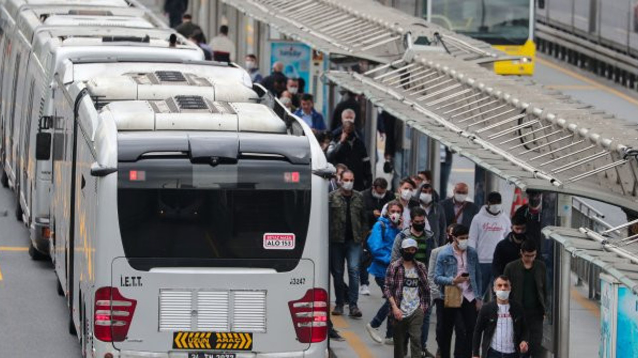 Metrobüs kalabalığı isyan ettirdi: “Boşuna 2 ay evde kaldık”