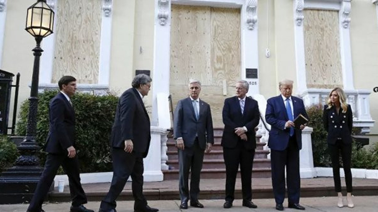 ABD Savunma Bakanı'ndan İncil'li şovda geri vites: Nereye gittiğimi bilmiyordum