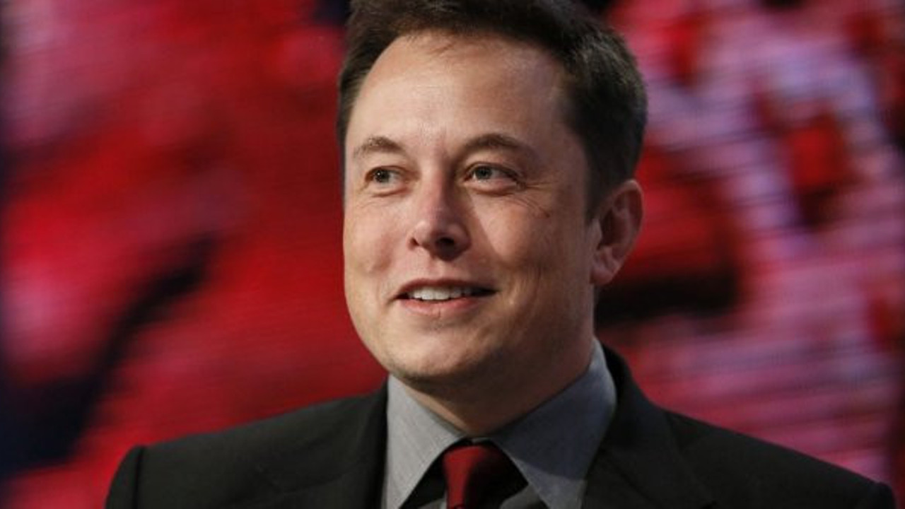 Elon Musk açıkladı, 1 yıl içinde insan beynine çip takılacak: Korodan korkan bir de buna baksın