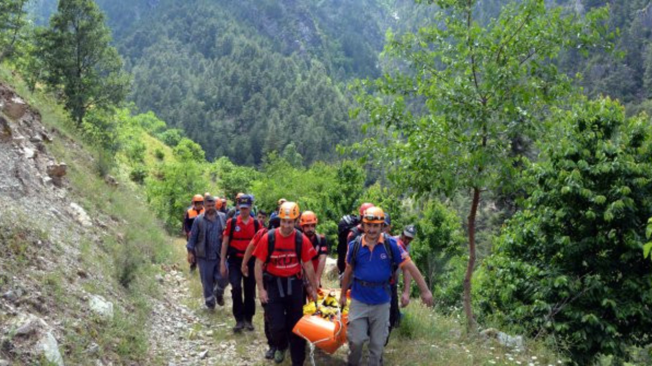 Öğretmen 450 metre yükseklikten düştü