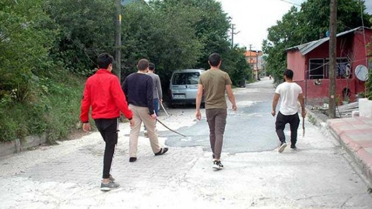 Sabaha kadar ayakta nöbetteler: Bu mahallede neler oluyor?