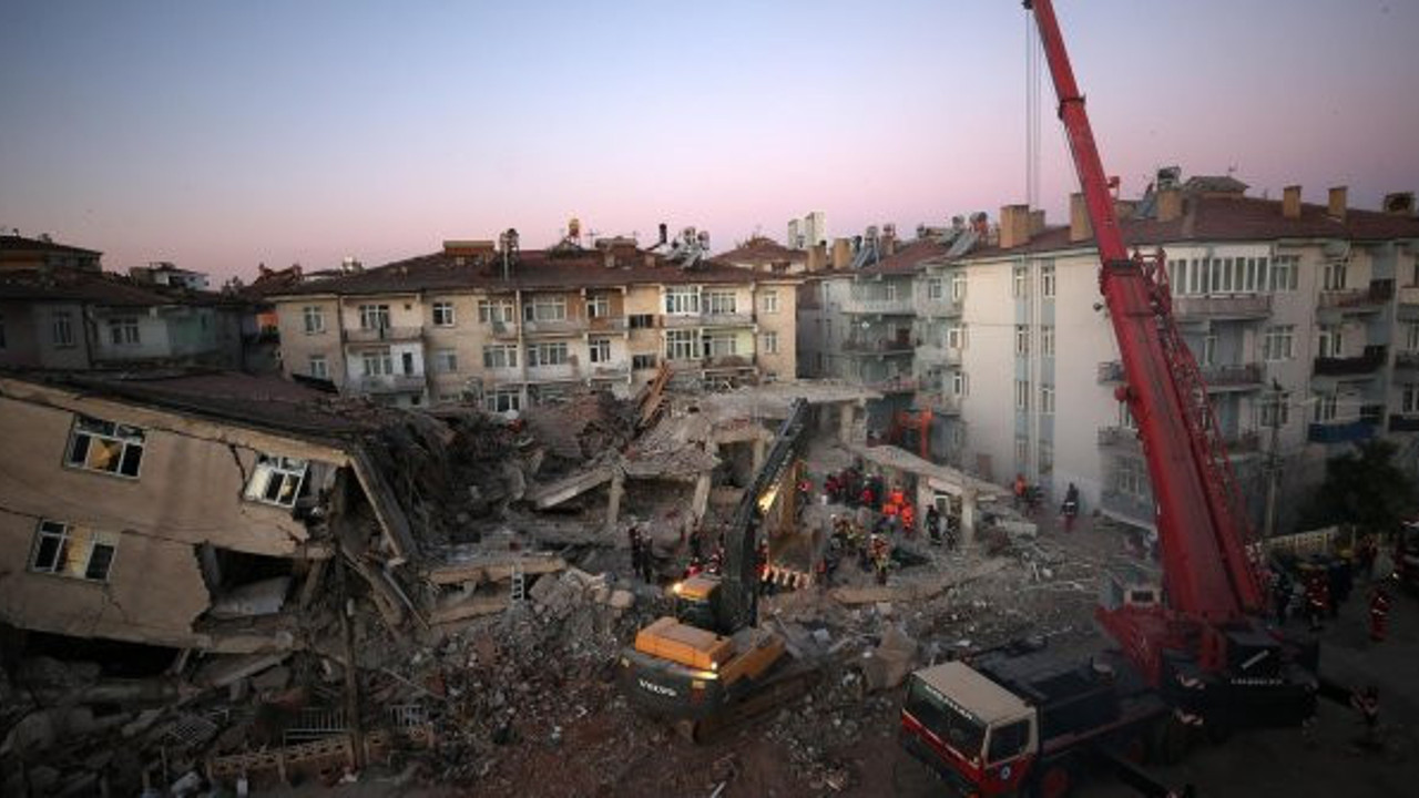 Deprem profesöründen canlı yayında korkutan sözler: Yeni deprem bölgelerini işaret etti: O illerimiz dikkat!