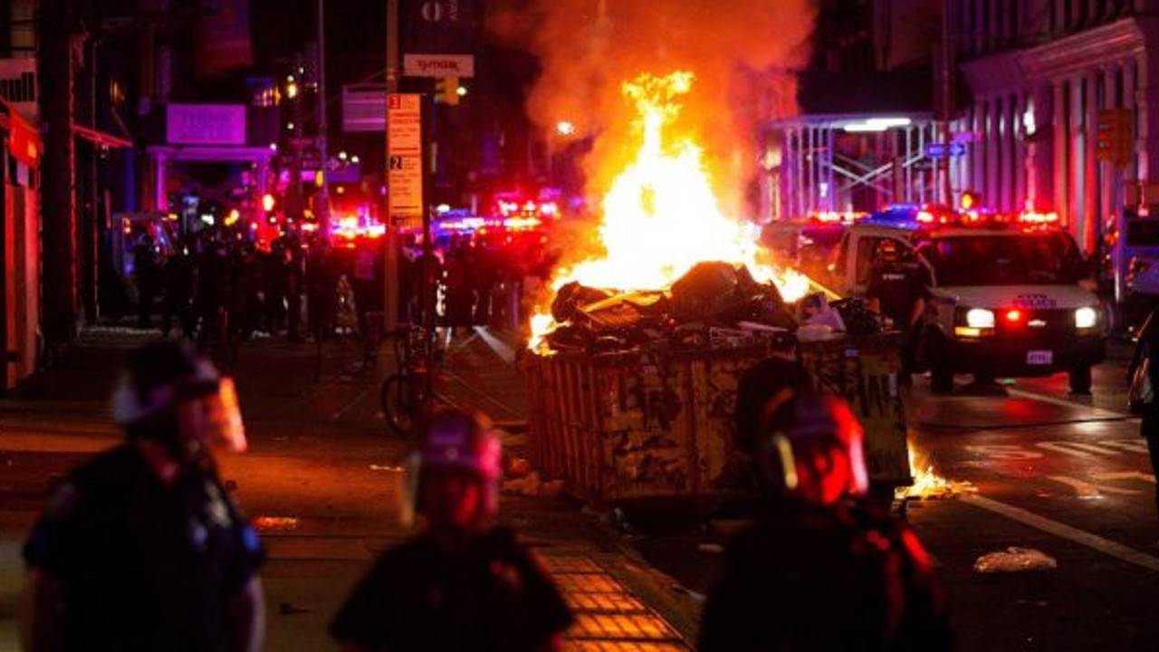 Gösteriler karakol kapattırıyor