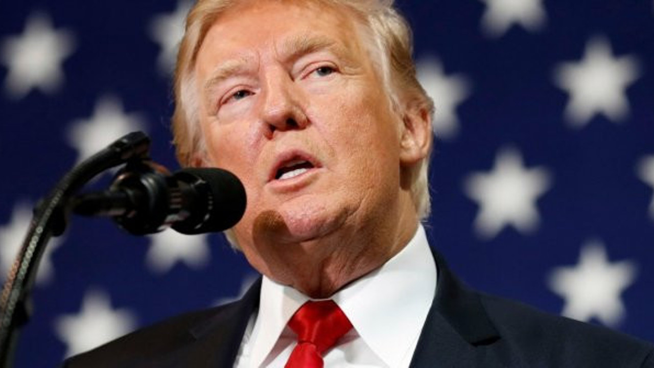 Amerika'da göstericiler ve Tump arasında flaş korona anlaşması