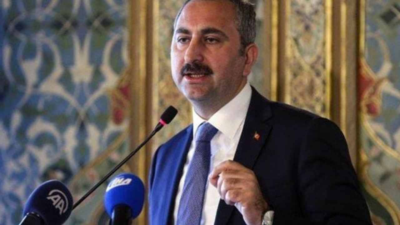 'Yukarılarda' neler oluyor: Cem Küçük, Adalet Bakanı Abdülhamit Gül'ü hedef aldı