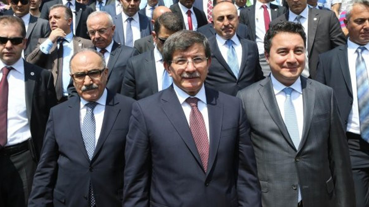 Davutoğlu'ndan Babacan'a eleştiri: Mevlana'nın sözlerine atıf yapıldı