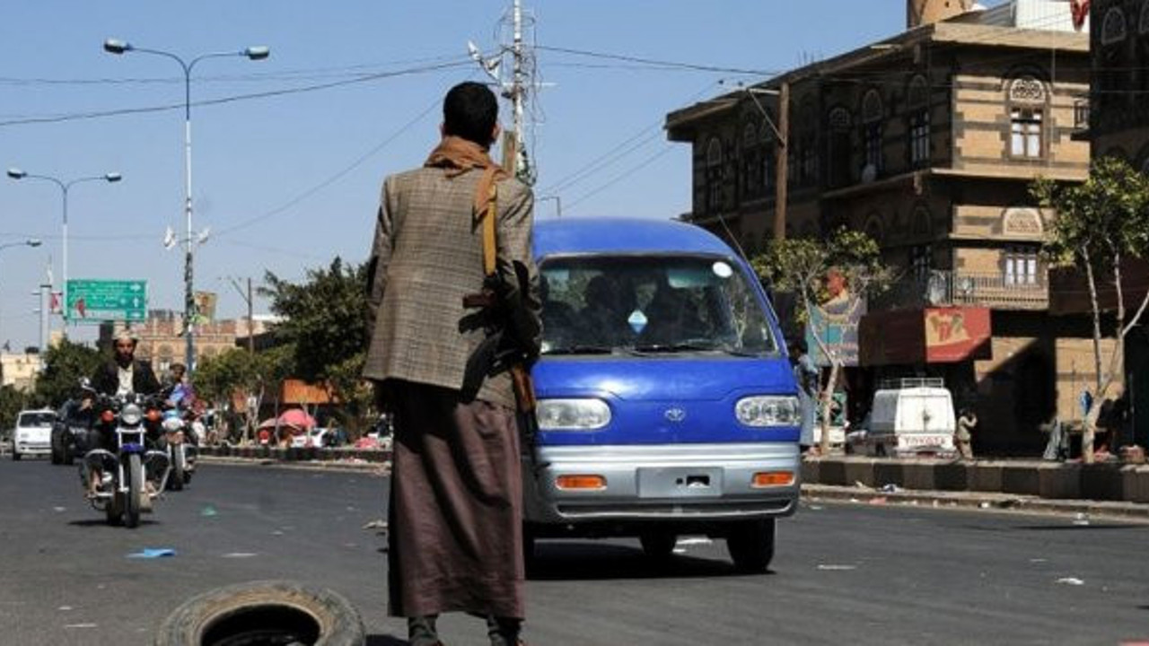 Yemen'de başkent Sana'ya hava saldırısı
