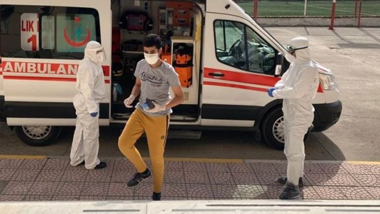 Koronalı öğrenciler LGS'ye ambulansla getirildi