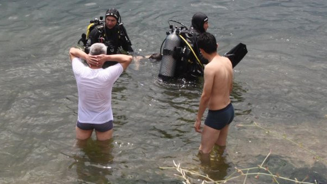 Kahraman komiser üniformasını çıkarıp hayat kurtardı: Denizde can pazarı! Kardeşleri ölüm ayırdı