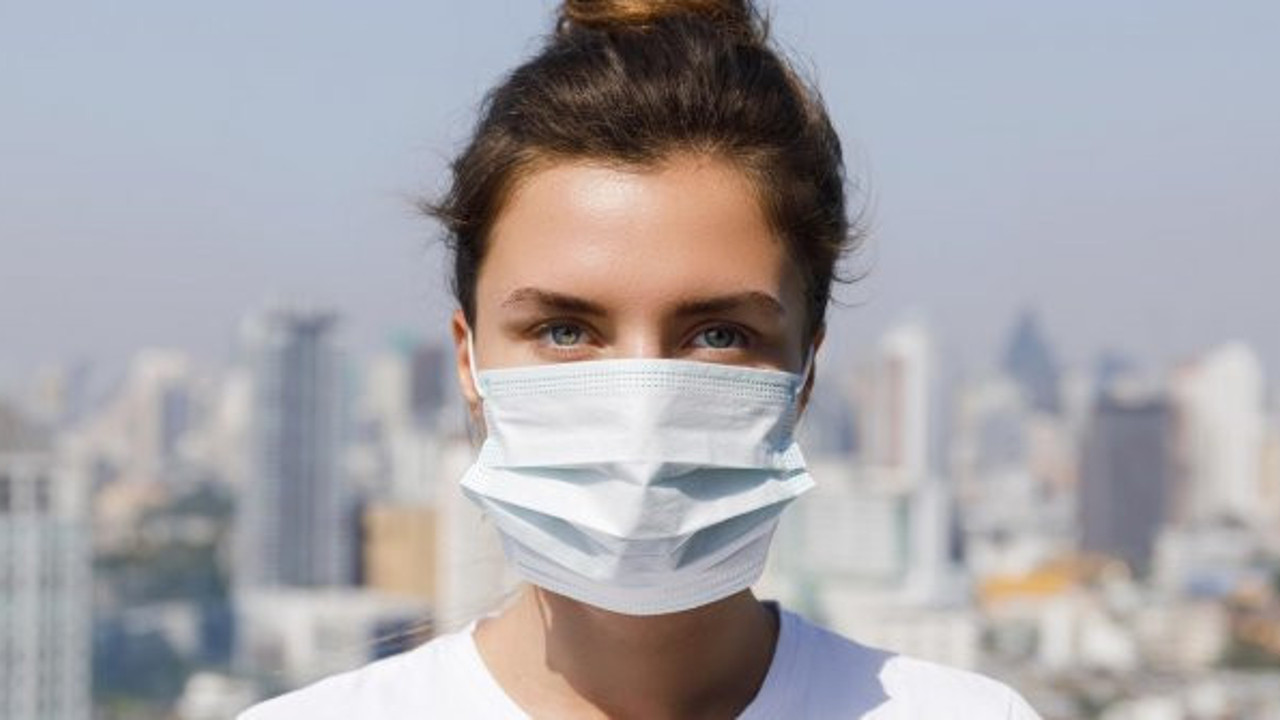 Spor yaparken maske takmalı mıyız? Spor yaparken maske takmak ciğerleri patlatır mı? Maskeyi ne zaman çıkarmalıyız?