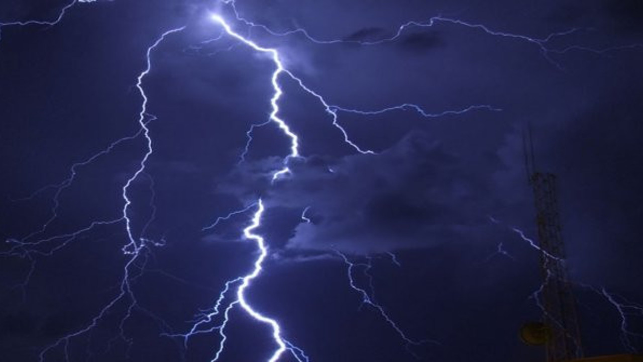 Erzurum'da yıldırım çarpan vatandaş hayatını kaybetti