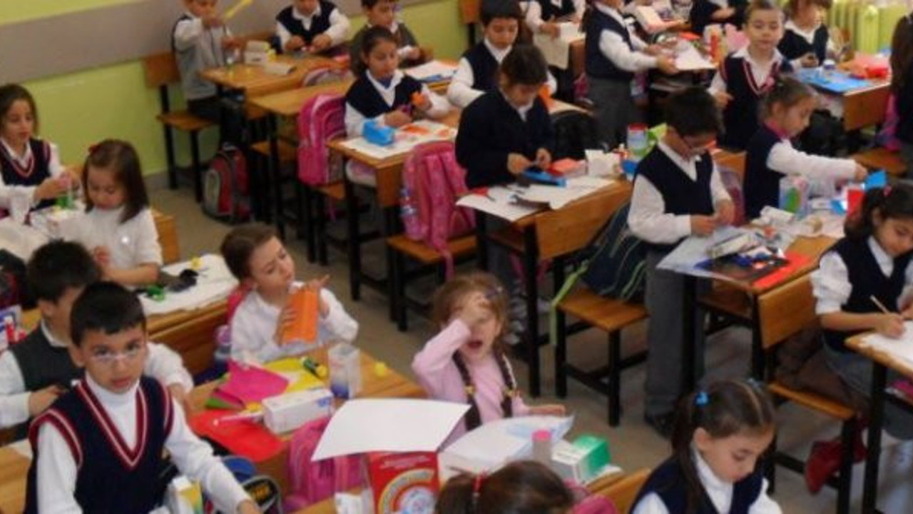 Sağlık Bakanlığı her sınıfta “14 kişi olacak” dedi: Öğrenciler veliler ve öğretmenler tedirgin, nerede var öyle okul