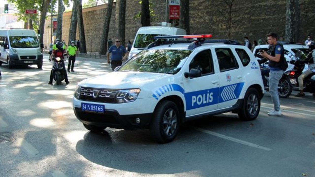 Yol trafiğe kapatıldı, polis alarma geçti! İstanbul'da canlı bomba alarmı