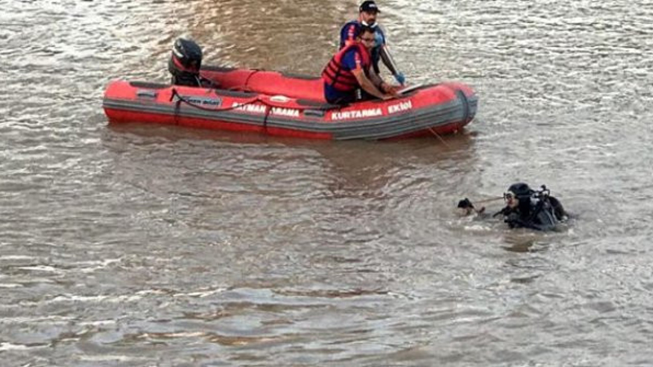 Serinlemek için çaya giren amca- yeğen boğuldu