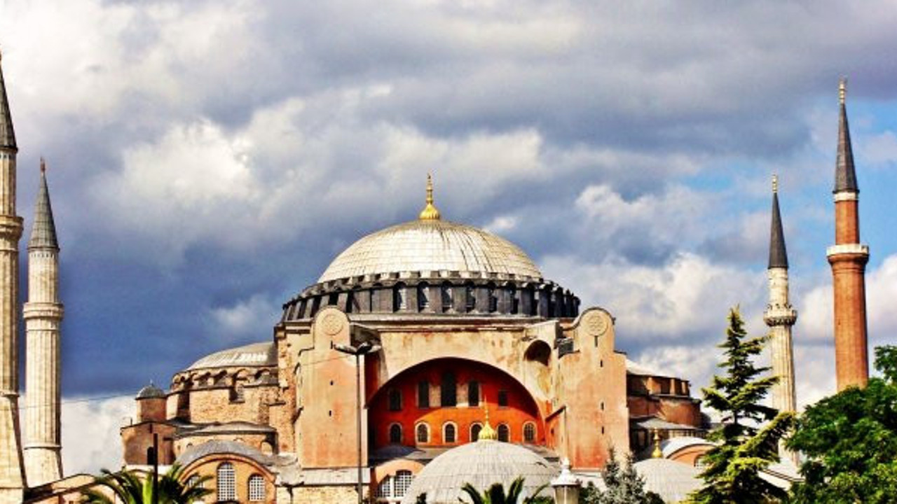 Ayasofya’nın yeniden cami yapılmasına AB’den kınama