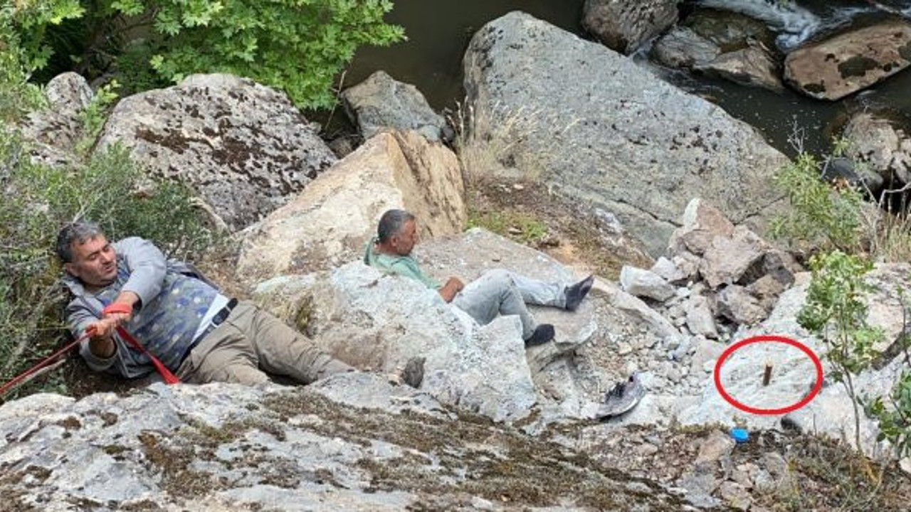 Dinamit patlatırken şelaleden düştüler