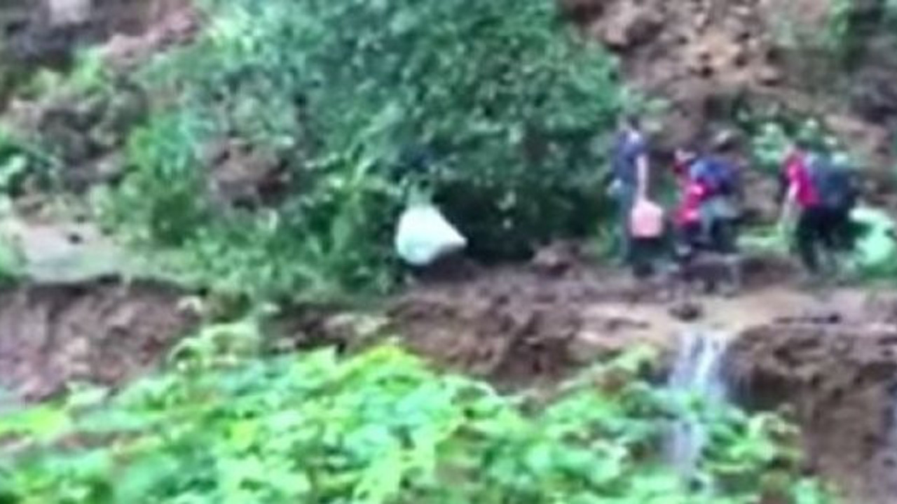 Rize'de mahsur kalan 46 kişi kurtarıldı