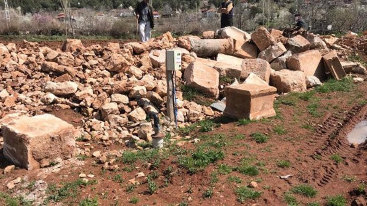 Kaçak kazıda anıt mezarların bulunduğu alan sit alanı ilan edildi