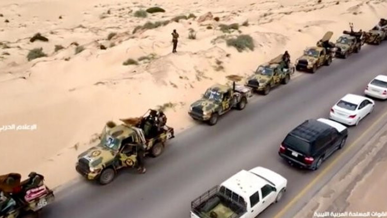 Mısır ve Hafter ateşle oynuyor! 45 araçlık konvoy bugün...