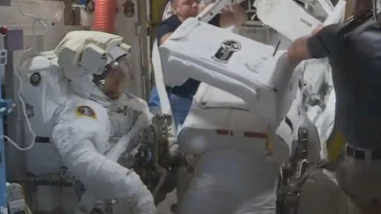 Astronotlar son uzay yürüyüşünde