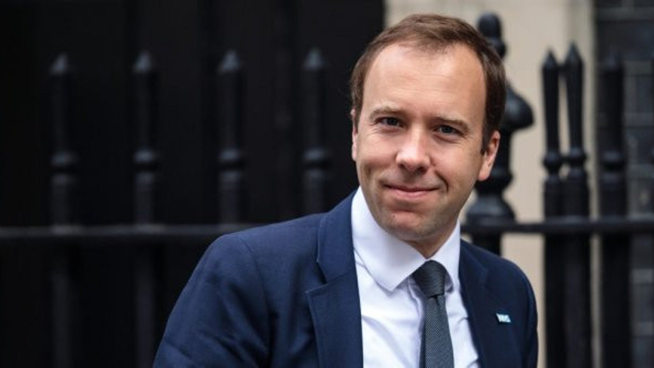 İngiltere Sağlık Bakanı korona virüs aşısı için tarih verdi