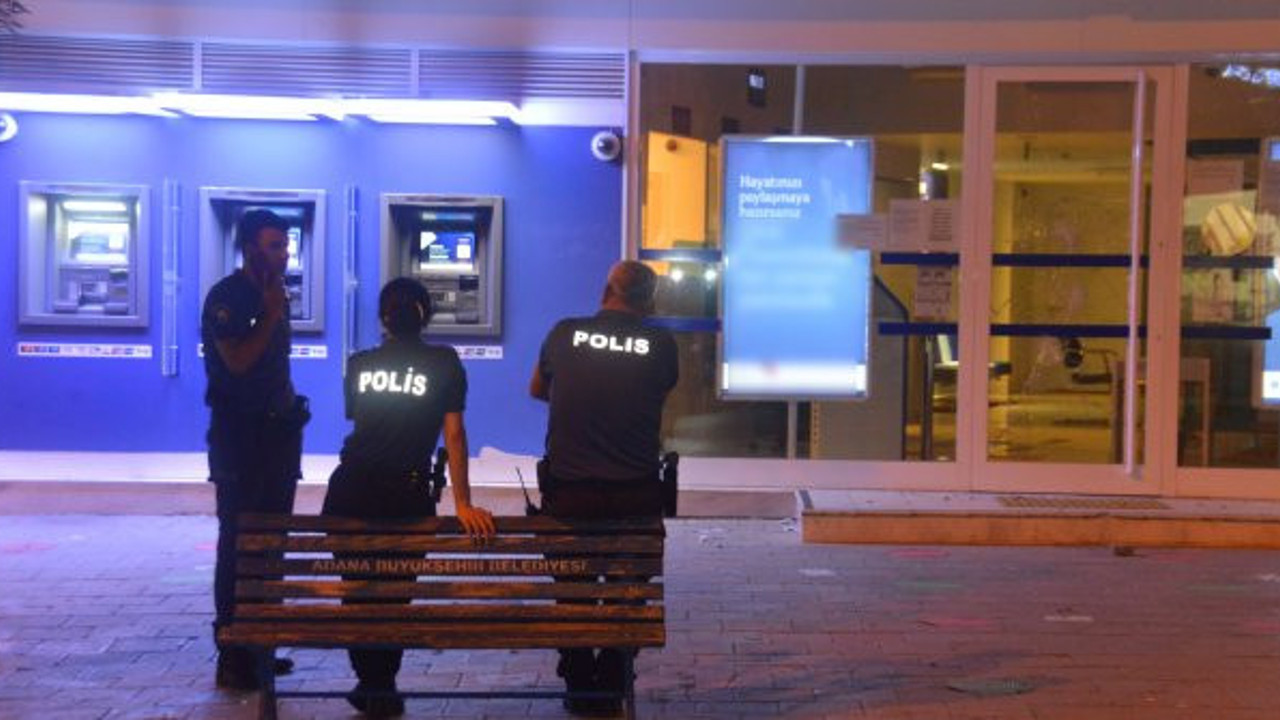 Banka kartını ATM'ye kaptırdı! Yaptıklarına polisler de şaşırdı