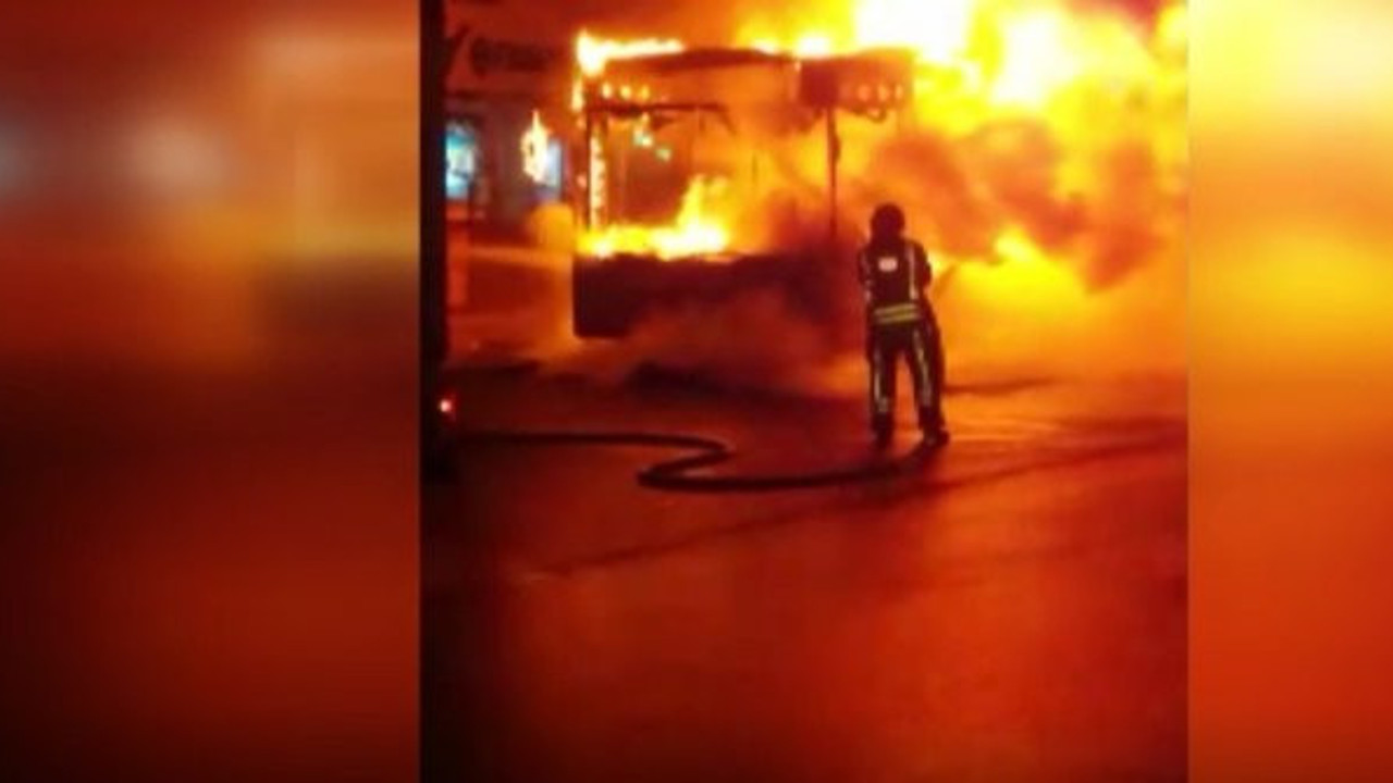 Esenyurt'ta belediye otobüsü kundaklandı!