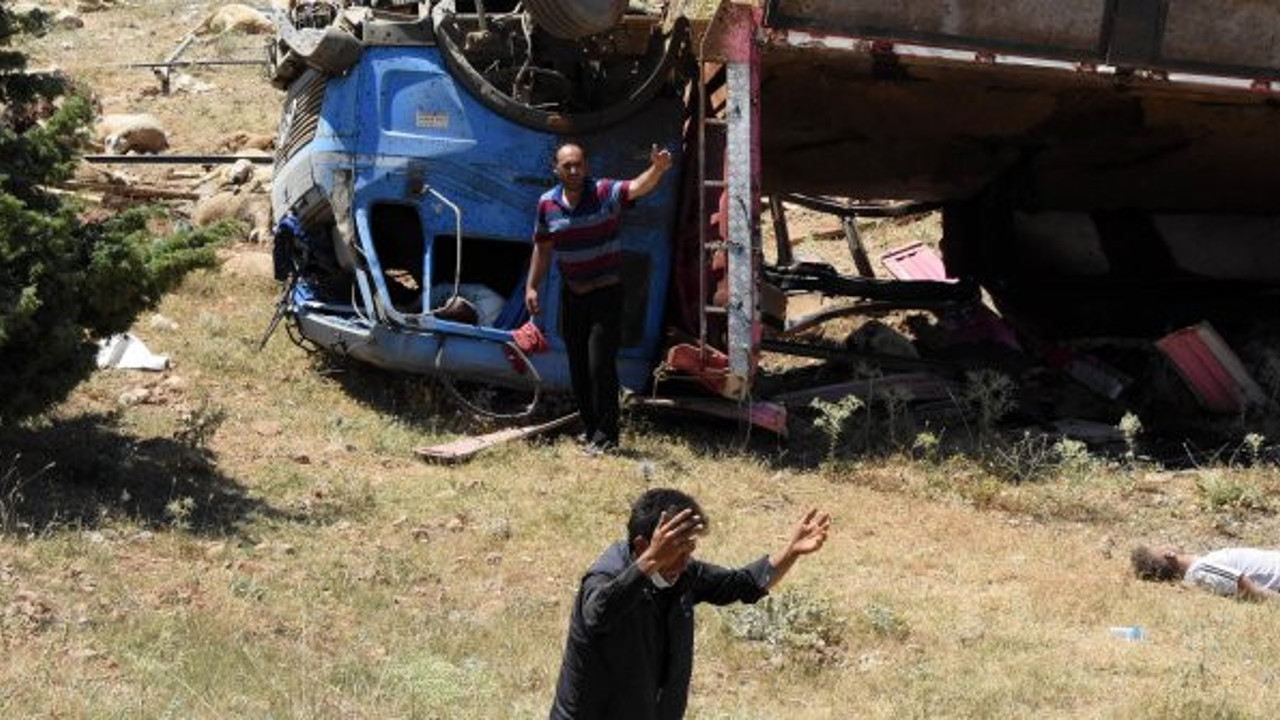 Konya'da feci kaza: Çok sayıda koyun telef oldu