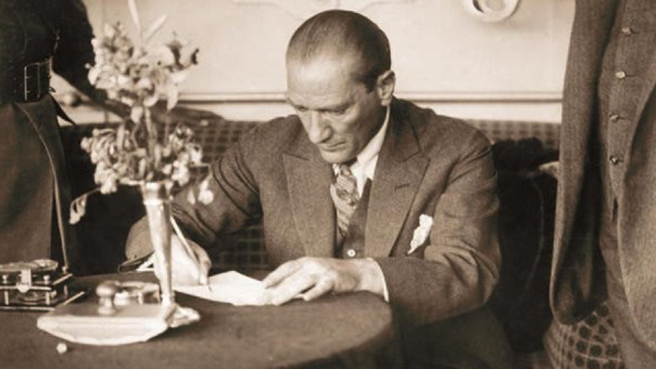 Atatürk tarafından imzalanan belge 90 yıl sonra yeniden ortaya çıktı