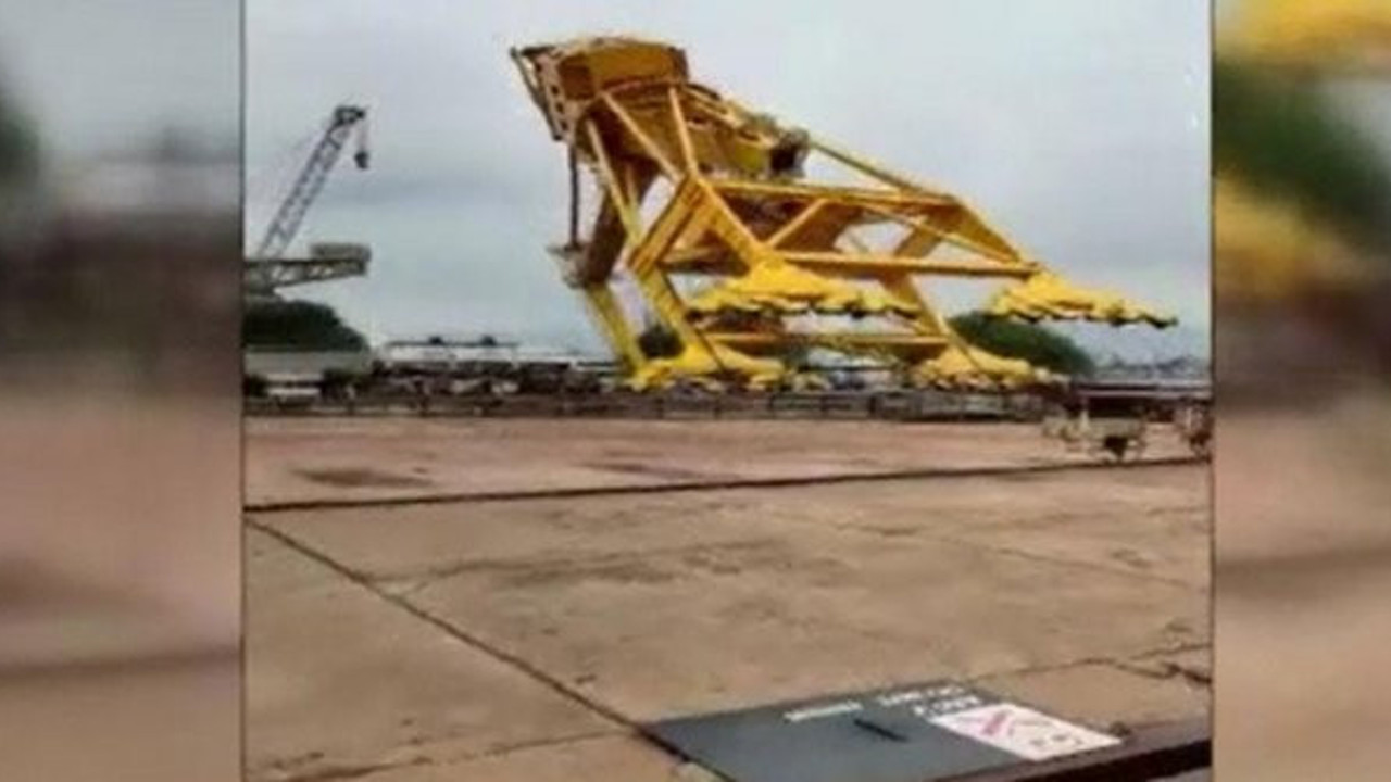 Dev vinç böyle devrildi: 11 ölü