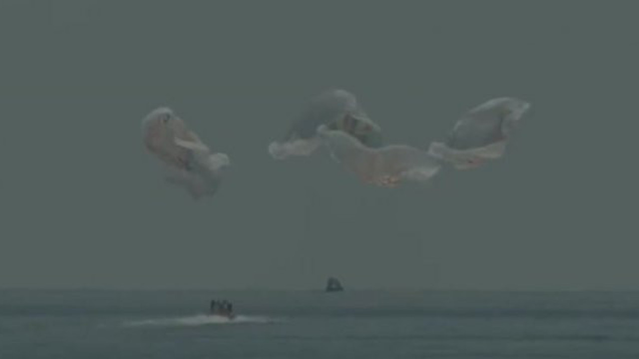 Dünya o anları canlı izledi! Geri döndüler