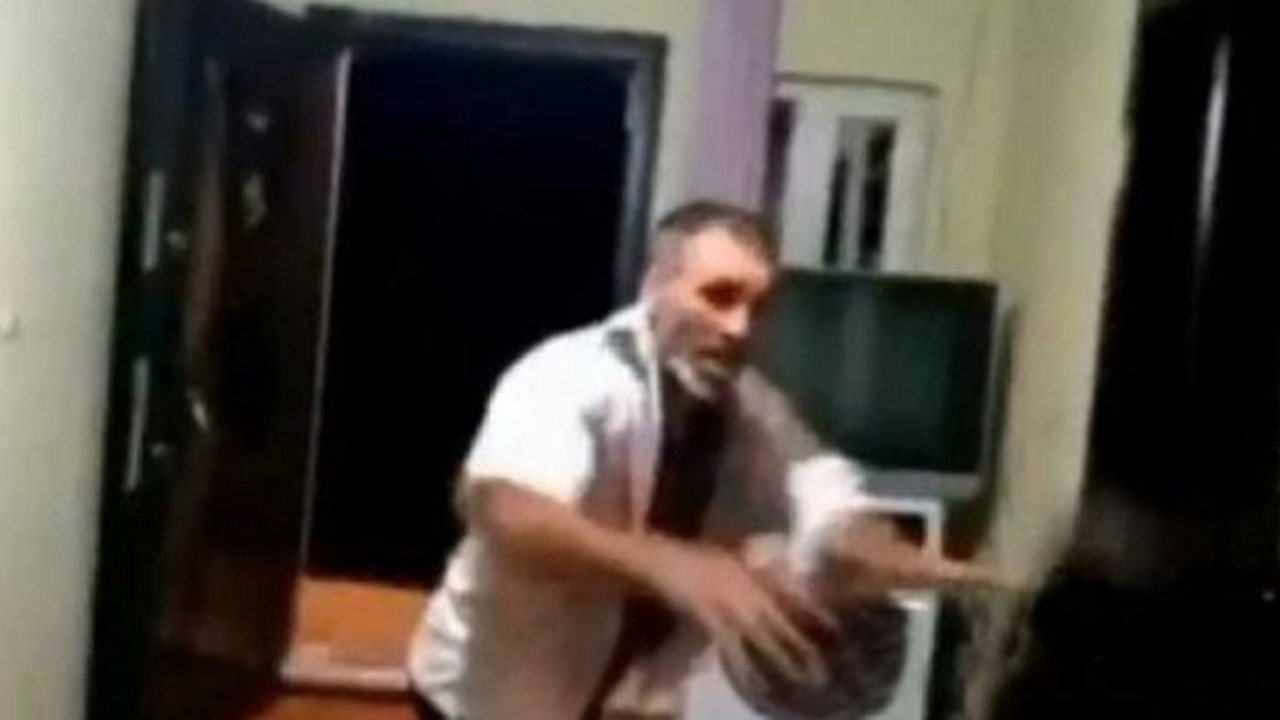 Aile Bakanı Selçuk’tan açıklama geldi, çocuklarının gözü önünde görme engelli eşini öldüresiye dövmüştü