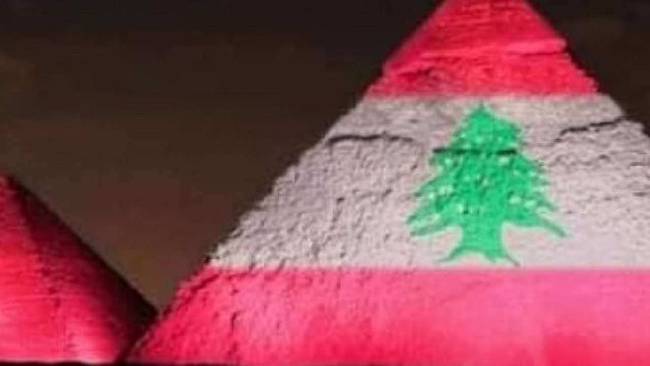 Pramitler Lübnan bayrağı renklerinde