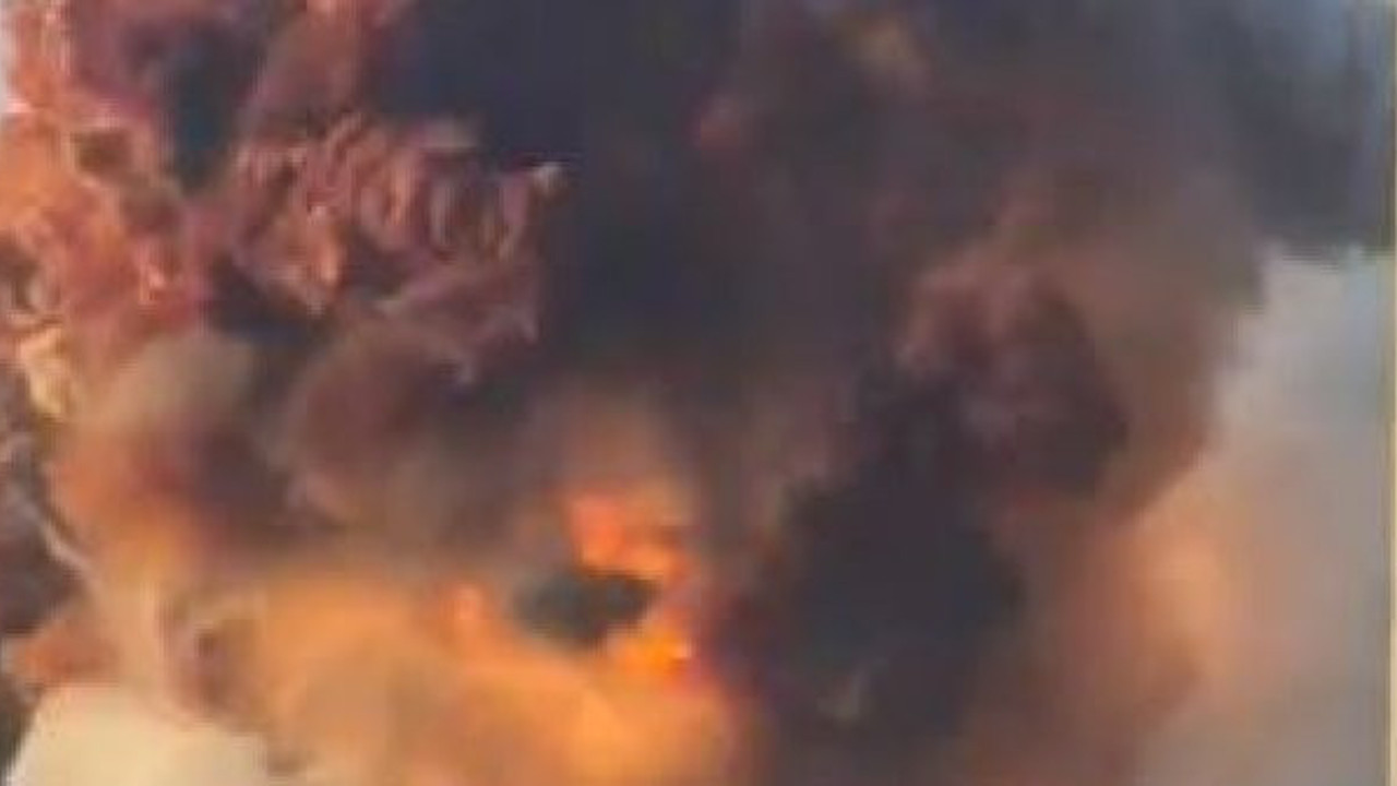 Gökyüzünden patlama yerine düşen neydi? Lübnan’daki patlamaya ilişkin videoların hangisi doğru?