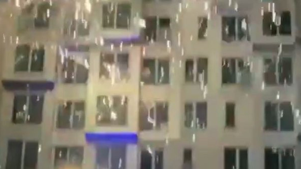 O anlar saniye saniye kayıt edildi! Kopenhag'da Başakşehir'e havai fişekli taciz