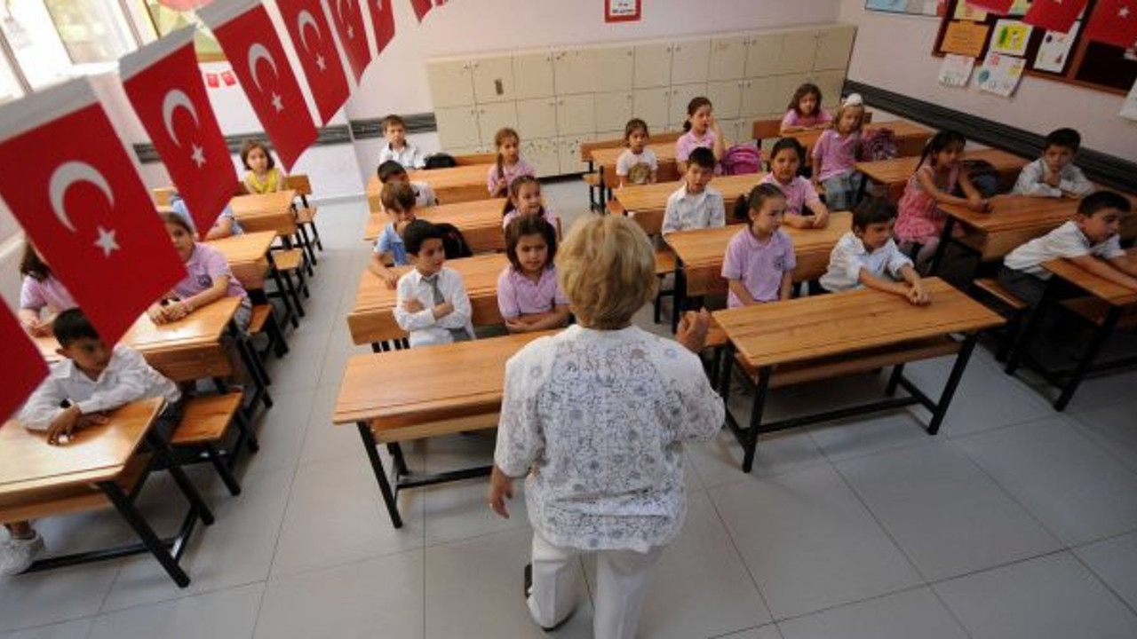 Son günlerin en çok tartışılan konusu… Son anket sonuçları açıklandı: Vakalar artarken veliler iki arada bir derede