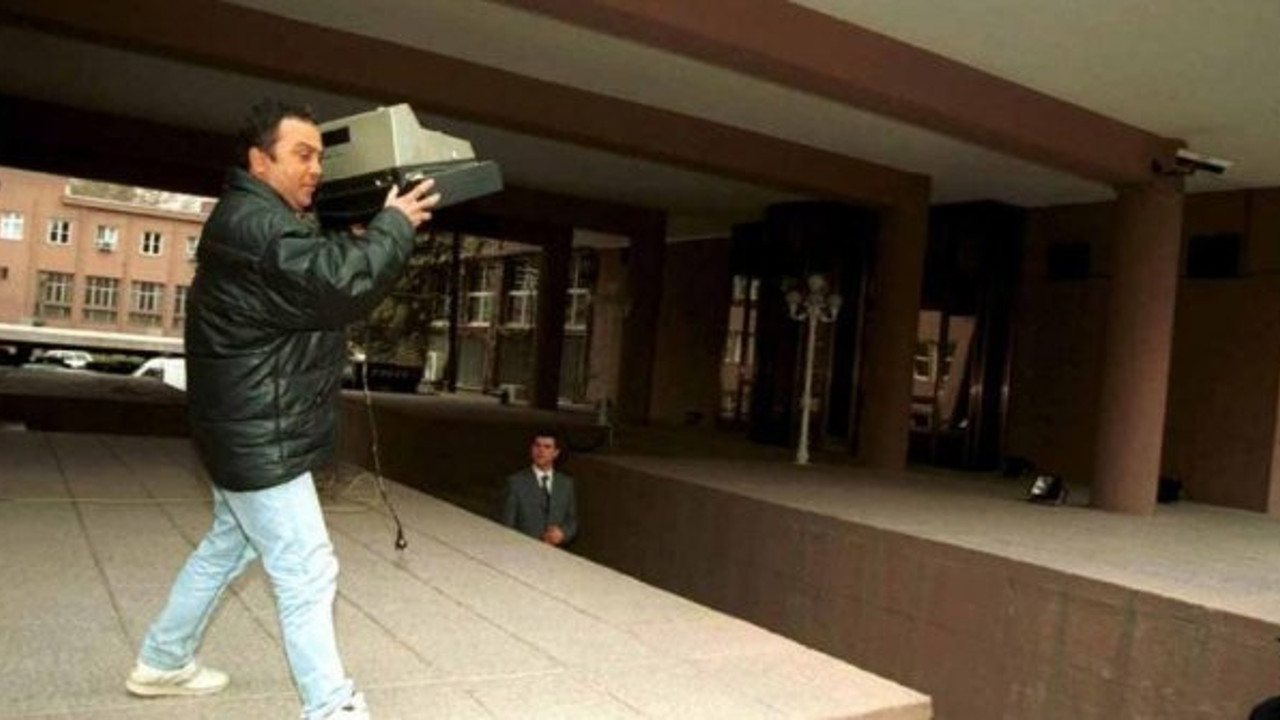 Ecevit'e yazar kasa fırlatmıştı! 19 sene sonra bugünü konuştu: Esnaf olsam yine yapardım